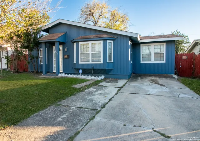 Photo 3 of Single family home for sale at 814 Weizmann St, San Antonio, TX 78213 | MLS# 1833283 | Listing updated on 2026-01-15
