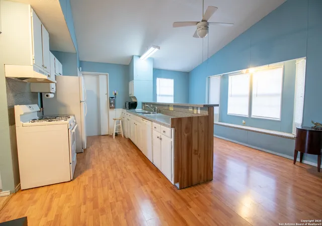 Photo 4 of Single family home for sale at 814 Weizmann St, San Antonio, TX 78213 | MLS# 1833283 | Listing updated on 2026-01-15