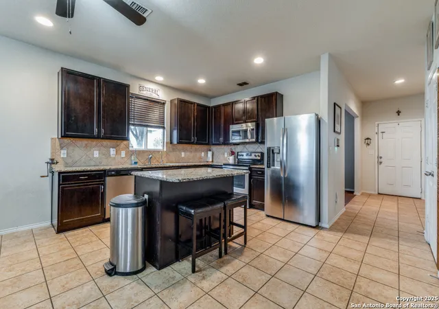 Photo 4 of Single family home for sale at 7546 Derby Vista, Schertz, TX 78154 | MLS# 1833635 | Listing updated on 2025-10-14