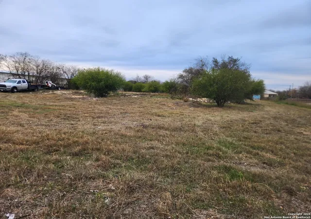 Photo 3 of Sale Pending at 1855 Thompson Pl, San Antonio, TX 78226 | MLS# 1833678 | Listing updated on 2025-08-04