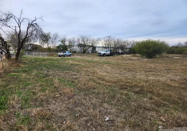 Photo 3 of Sale Pending at 1855 Thompson Pl, San Antonio, TX 78226 | MLS# 1833678 | Listing updated on 2025-08-04