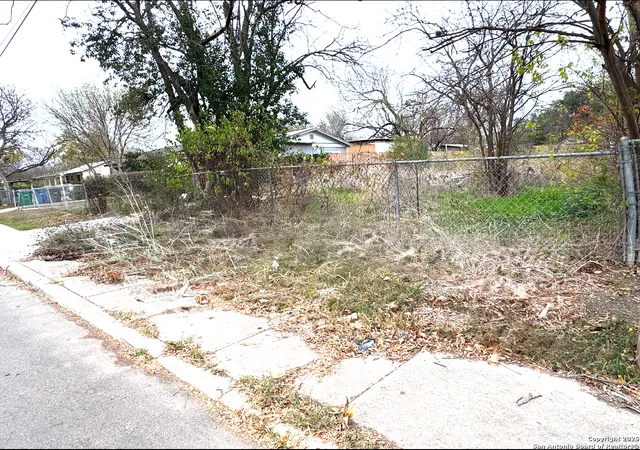 Photo 1 of Land for sale at 415 Brandywine Ave, San Antonio, TX 78228 | MLS# 1833868 | Listing updated on 2025-01-21