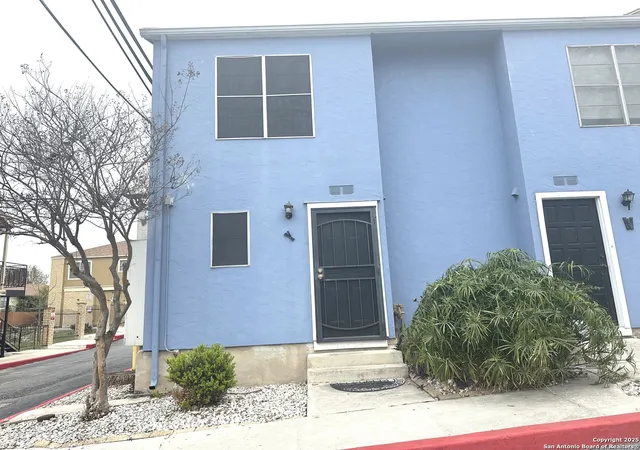 3rd image of 911 Vance Jackson Rd, San Antonio, TX 78201