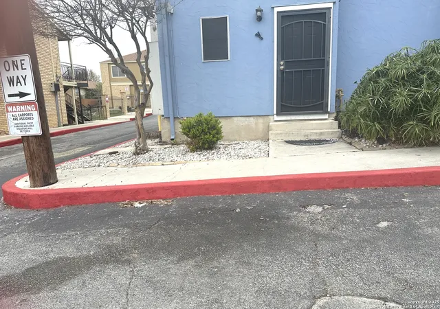 4th image of 911 Vance Jackson Rd, San Antonio, TX 78201