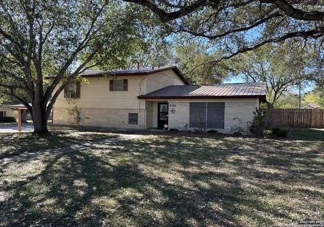1st image of 701 Fannin, Kenedy, TX 78119 | MLS# 1834218
