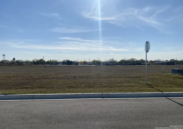4th image of 112 Albion Ct, Poteet, TX 78065 | MLS# 1834648