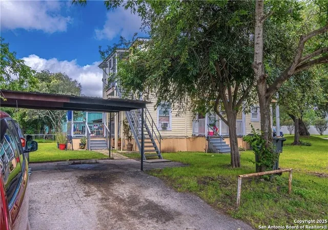 Photo 3 of Multi family home for sale at 311 E Live Oak St, Seguin, TX 78155 | MLS# 1834864 | Listing updated on 2026-04-10