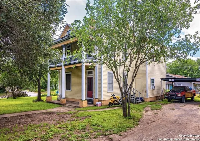 Photo 2 of Multi family home for sale at 311 E Live Oak St, Seguin, TX 78155 | MLS# 1834864 | Listing updated on 2026-04-10
