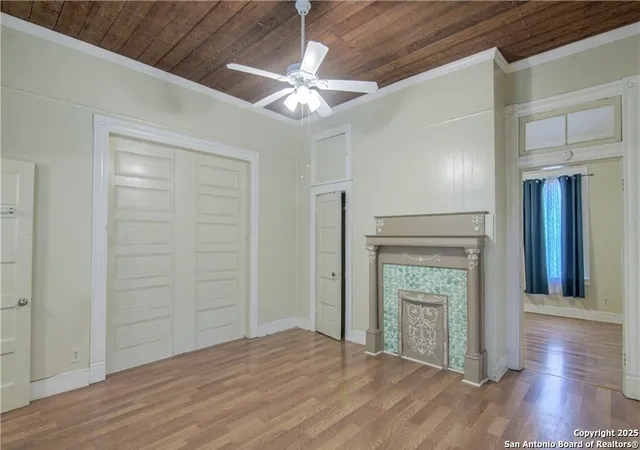 Photo 4 of House for sale at 311 E Live Oak St, Seguin, TX 78155 | MLS# 1834864 | Listing updated on 2026-04-10
