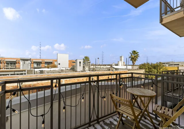 3rd image of 1401 S Flores St, San Antonio, TX 78204