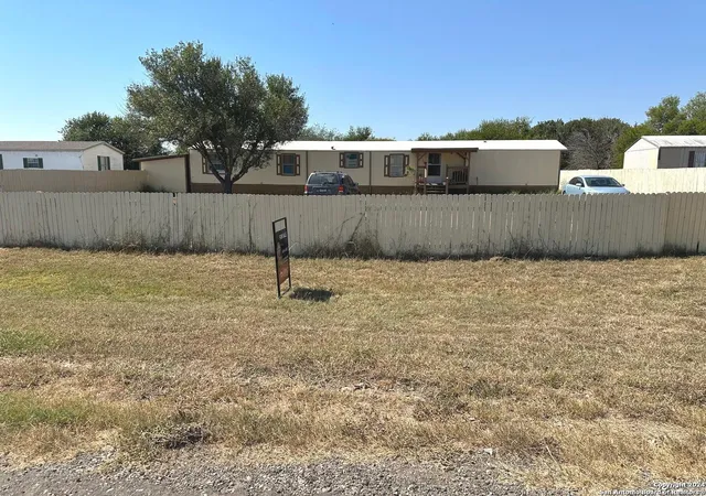 Photo 3 of Single family home for sale at 240 Lakeview, Pleasanton, TX 78064 | MLS# 1835020 | Listing updated on 2026-06-29
