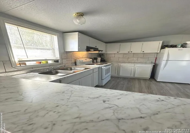 Photo 3 of Single family home for sale at 240 Lakeview, Pleasanton, TX 78064 | MLS# 1835020 | Listing updated on 2026-06-29