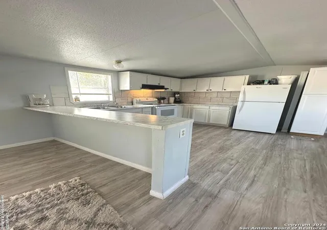 Photo 4 of Single family home for sale at 240 Lakeview, Pleasanton, TX 78064 | MLS# 1835020 | Listing updated on 2026-06-29