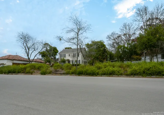 Photo 2 of Sale Pending at 702 Ogden, San Antonio, TX 78209 | MLS# 1835237 | Listing updated on 2026-01-19