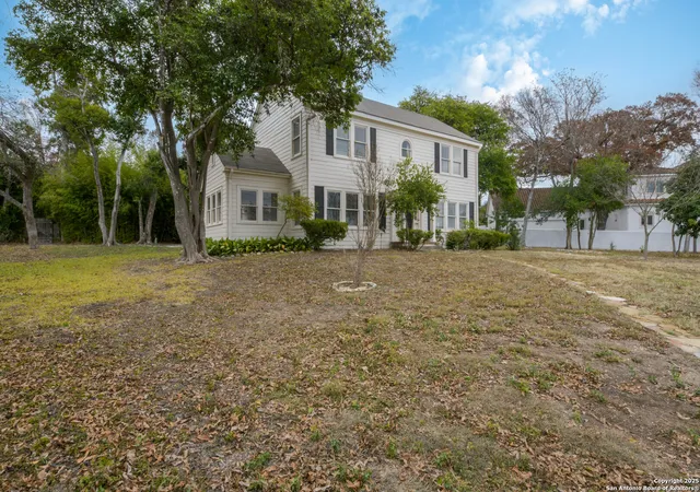 Photo 3 of Sale Pending at 702 Ogden, San Antonio, TX 78209 | MLS# 1835237 | Listing updated on 2026-01-19