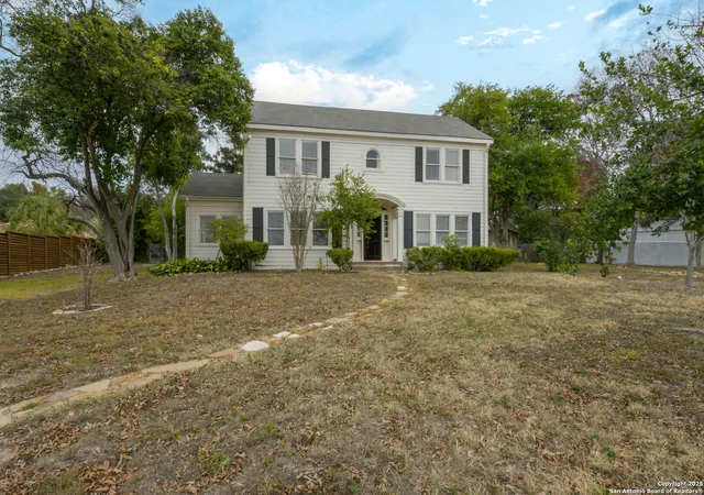 Photo 4 of Sale Pending at 702 Ogden, San Antonio, TX 78209 | MLS# 1835237 | Listing updated on 2026-01-19