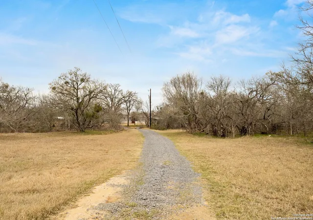 Photo 2 of Manufactured home for sale at 1487 Sheffield Rd, Seguin, TX 78155 | MLS# 1835464 | Listing updated on 2025-09-27