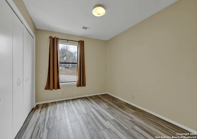Photo 1 of Single family home for sale at 1813 Trailridge Dr, Canyon Lake, TX 78133 | MLS# 1835612 | Listing updated on 2025-03-17