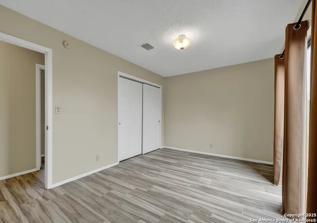 Photo 2 of Single family home for sale at 1813 Trailridge Dr, Canyon Lake, TX 78133 | MLS# 1835612 | Listing updated on 2025-03-17