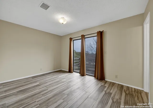Photo 3 of Single family home for sale at 1813 Trailridge Dr, Canyon Lake, TX 78133 | MLS# 1835612 | Listing updated on 2025-03-17