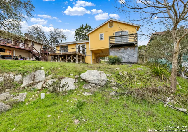 Photo 4 of Single family home for sale at 1813 Trailridge Dr, Canyon Lake, TX 78133 | MLS# 1835612 | Listing updated on 2025-03-17