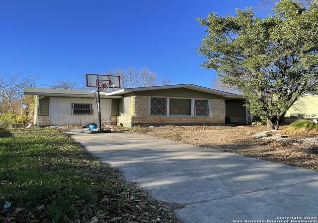 Photo 3 of Single family home for sale at 243 Northill Dr, San Antonio, TX 78201 | MLS# 1835645 | Listing updated on 2025-07-21
