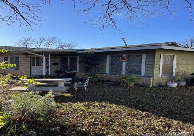 Photo 3 of Single family home for sale at 243 Northill Dr, San Antonio, TX 78201 | MLS# 1835645 | Listing updated on 2025-07-21