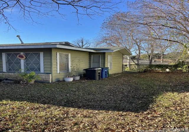 Photo 4 of Single family home for sale at 243 Northill Dr, San Antonio, TX 78201 | MLS# 1835645 | Listing updated on 2025-07-21