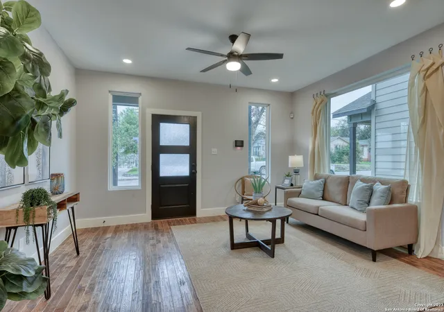Photo 1 of Single family home for sale at 1659 N Center Street, San Antonio, TX 78202 | MLS# 1835647 | Listing updated on 2025-10-17