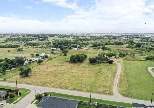Photo 4 of Single family home for sale at 13978 Ridgetop Road, Roanoke, TX 76262 | MLS# 1835743 | Listing updated on 2025-08-22