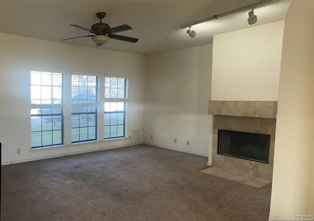 Listing Photo 4 - Condo for sale in building located at 6100 Woodlake Pkwy, San Antonio, TX 78244 - Unit #605