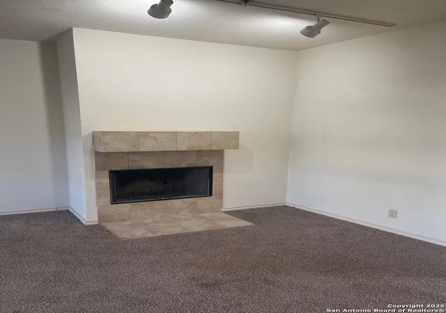 Listing Photo 5 - Condo for sale in building located at 6100 Woodlake Pkwy, San Antonio, TX 78244 - Unit #605