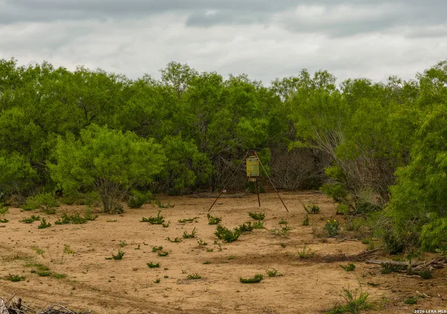 5th image of 8 Fm 1581, Pearsall, TX 78061 | MLS# 1836029