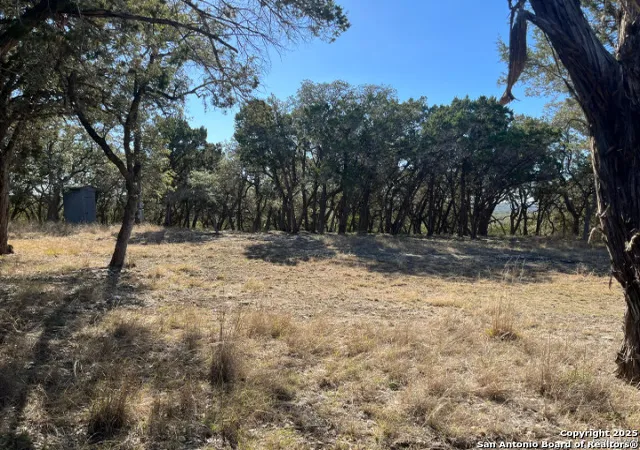 2nd image of 1121 Northlake Dr, Lakehills, TX 78063 | MLS# 1836057