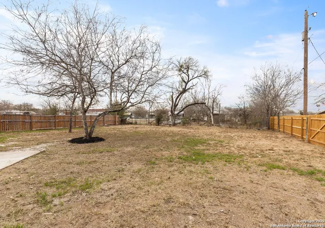 4th image of 601 W Moore Ave, Devine, TX 78016 | MLS# 1836121