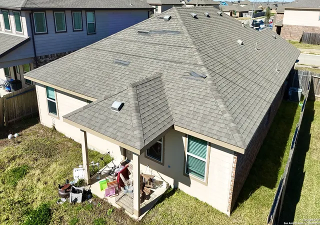 Photo 3 of Sale Pending at 806 Autumn Flats Way, Rosharon, TX 77583 | MLS# 1836279 | Listing updated on 2025-05-29
