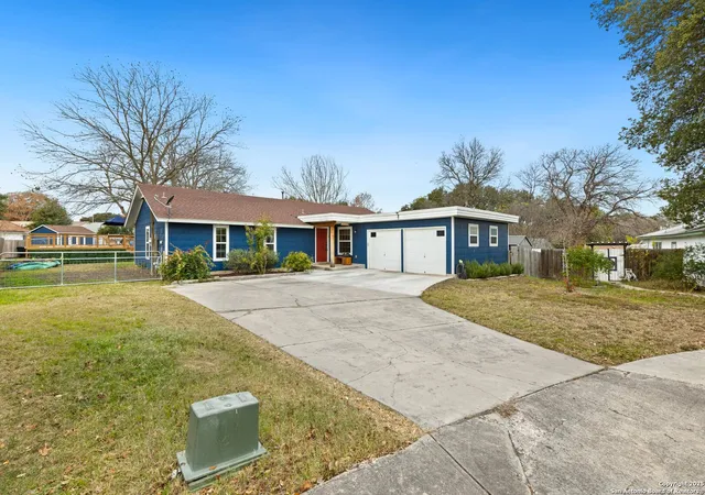 Photo 2 of Single family home for sale at 11313 Ivory Oak St, Live Oak, TX 78233 | MLS# 1836325 | Listing updated on 2026-01-28
