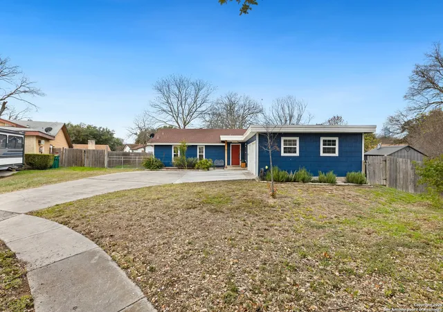 Photo 3 of Single family home for sale at 11313 Ivory Oak St, Live Oak, TX 78233 | MLS# 1836325 | Listing updated on 2026-01-28