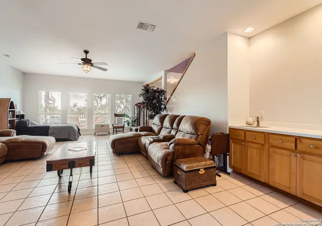 4th image of 242 Scenic Smt, Lakehills, TX 78063 | MLS# 1836527