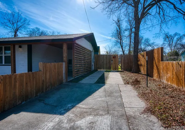 Listing Photo 4 - Condo for sale in building located at 309 Oertli Ln, Austin, TX 78753 - Unit #B