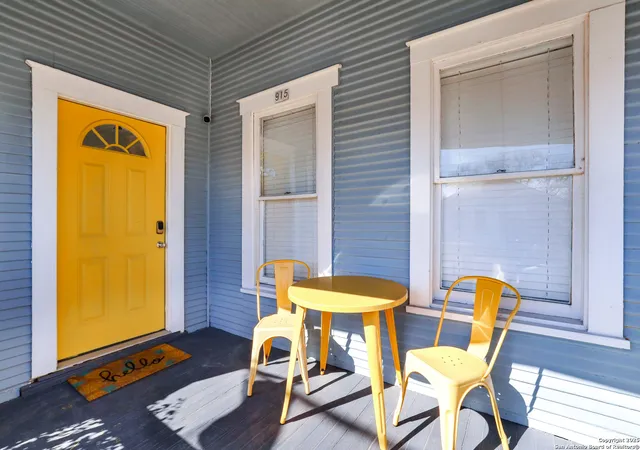 Photo 3 of Sale Pending at 915 Florida St, San Antonio, TX 78210 | MLS# 1836840 | Listing updated on 2025-11-05