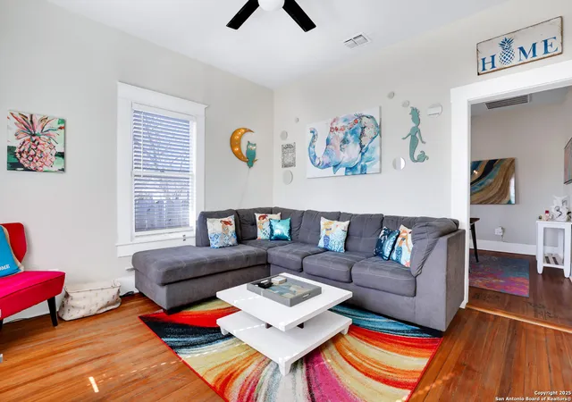 Photo 4 of Sale Pending at 915 Florida St, San Antonio, TX 78210 | MLS# 1836840 | Listing updated on 2025-11-05