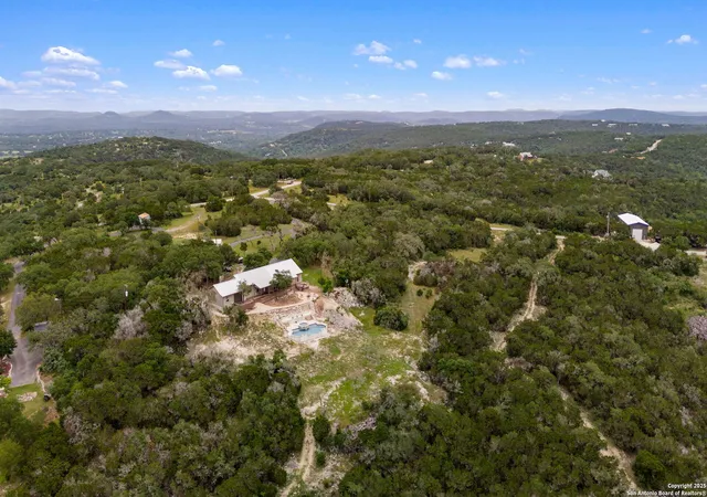 Photo 4 of Sale Pending at 112 Mountain Laurel Ln, Pipe Creek, TX 78063 | MLS# 1836852 | Listing updated on 2026-03-12
