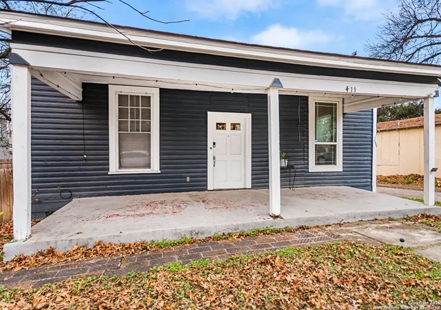 Photo 3 of Multi family home for sale at 707 W Craig Pl, San Antonio, TX 78212 | MLS# 1837133 | Listing updated on 2025-08-12
