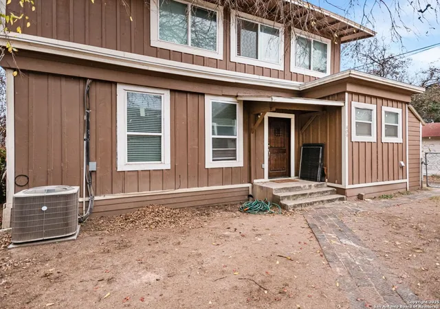 Photo 3 of House for sale at 707 W Craig Pl, San Antonio, TX 78212 | MLS# 1837133 | Listing updated on 2025-08-12