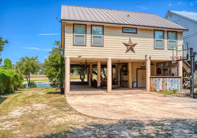 2nd image of 914 Pebble Beach Dr, Lakehills, TX 78063 | MLS# 1837227