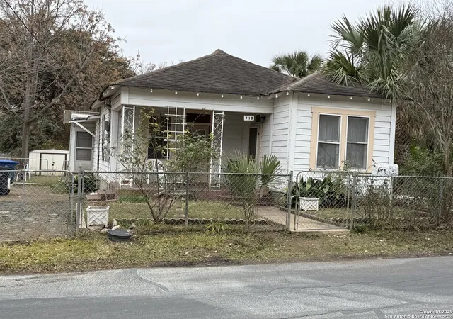 Photo 3 of Single family home for sale at 710 E Huisache Ave, San Antonio, TX 78212 | MLS# 1837478 | Listing updated on 2026-01-04