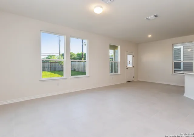 Photo 2 of Sale Pending at 4630 Otra Otra Dr, San Antonio, TX 78222 | MLS# 1837868 | Listing updated on 2025-10-03