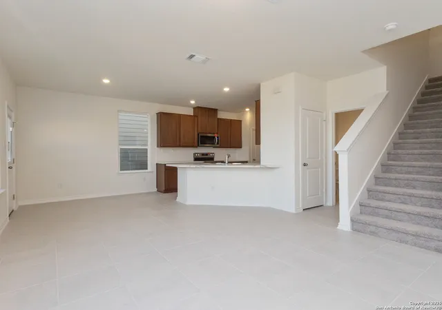 Photo 3 of Sale Pending at 4630 Otra Otra Dr, San Antonio, TX 78222 | MLS# 1837868 | Listing updated on 2025-10-03