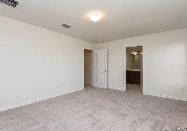 Photo 4 of Sale Pending at 4630 Otra Otra Dr, San Antonio, TX 78222 | MLS# 1837868 | Listing updated on 2025-10-03
